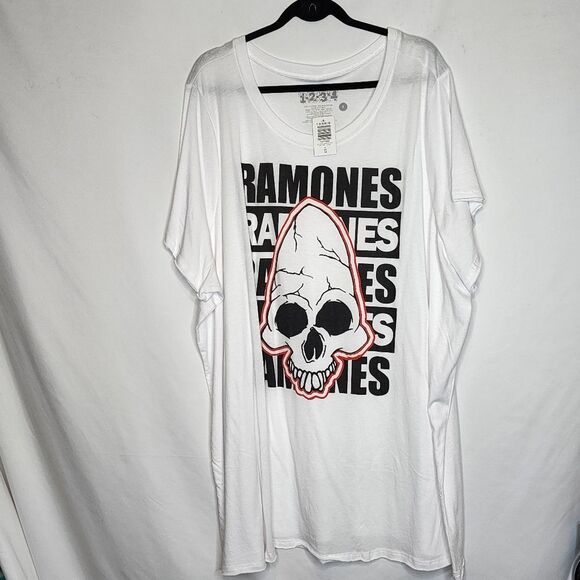 6X 30W Torrid White Ramones Tee Classic Fit Band Tee NWT Crew Neck Plussize Punk - Picture 2 of 5